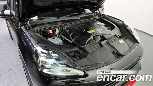 Porsche Cayenne 2020 — ფოტო 16/20