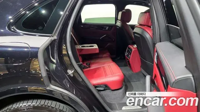 Porsche Cayenne 2020 — ფოტო 13/20