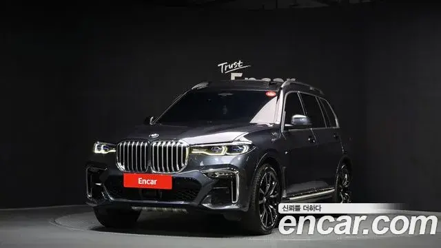 BMW X7 2022 — Фото 1/20