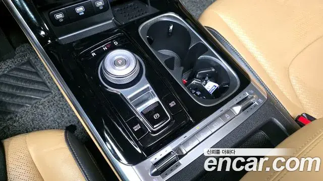 Kia Carnival 2022 — ფოტო 13/20