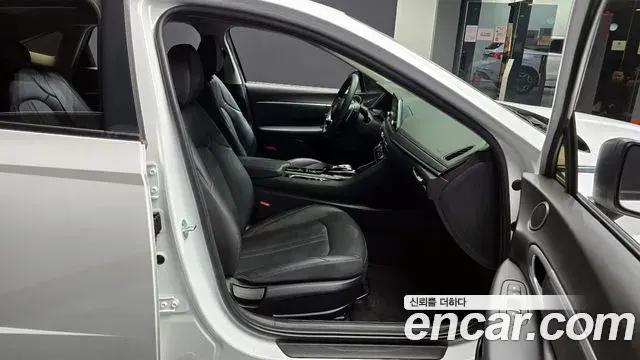Hyundai Sonata Hybrid 2020 — Photo 18/20