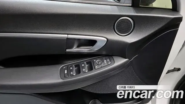 Hyundai Sonata Hybrid 2020 — Photo 1/20