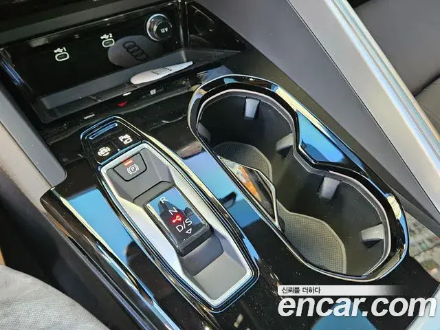 Audi Q5 2025 — Photo 1/19