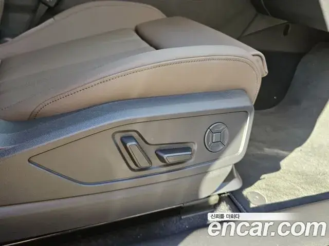 Audi Q5 2025 — Photo 8/19