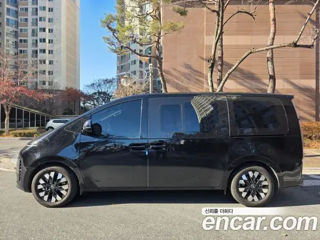 Hyundai Staria 2024 — ფოტო 9/20