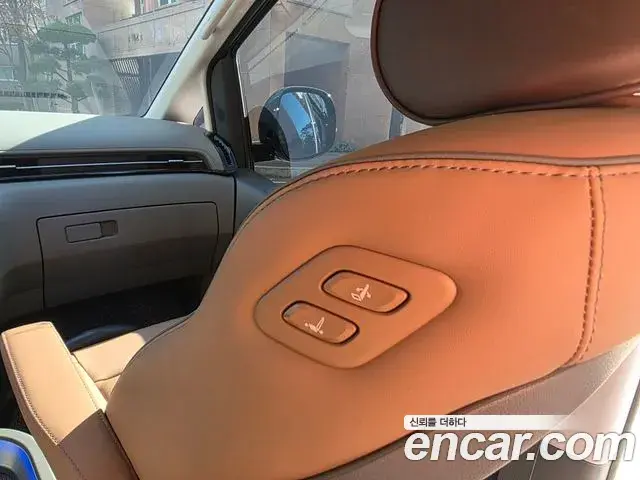 Hyundai Staria 2024 — ფოტო 17/20