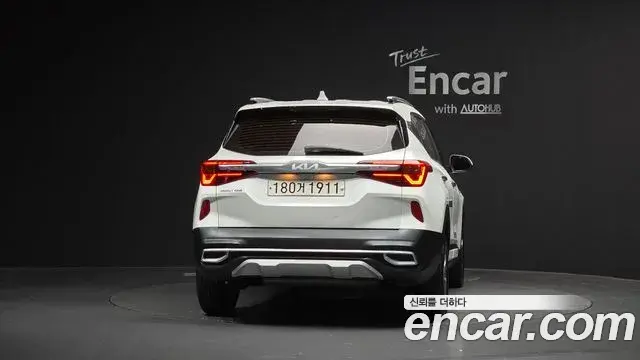 Kia Seltos 2022 — ფოტო 16/20