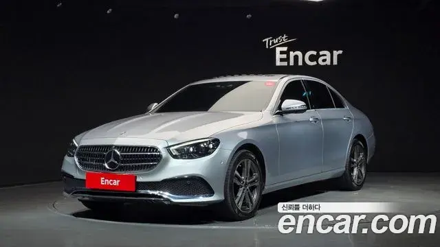 Mercedes-Benz E-Class 2022 — ფოტო 17/20