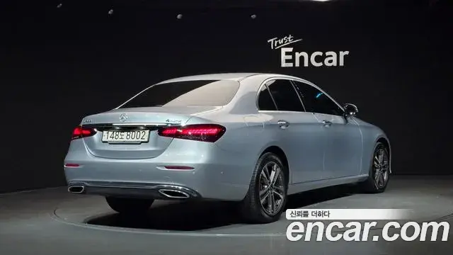 Mercedes-Benz E-Class 2022 — ფოტო 4/20