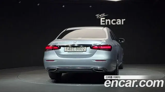 Mercedes-Benz E-Class 2022 — ფოტო 9/20