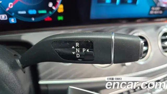 Mercedes-Benz E-Class 2022 — ფოტო 16/20