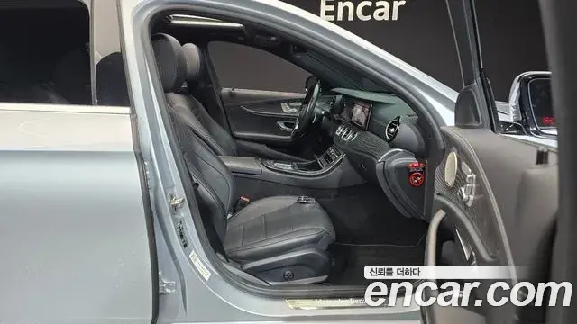 Mercedes-Benz E-Class 2022 — ფოტო 5/20