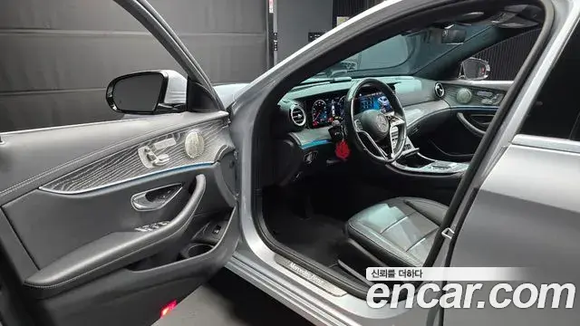 Mercedes-Benz E-Class 2022 — ფოტო 11/20