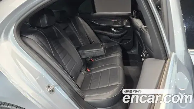 Mercedes-Benz E-Class 2022 — ფოტო 12/20