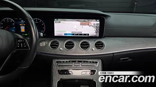 Mercedes-Benz E-Class 2022 — ფოტო 6/20