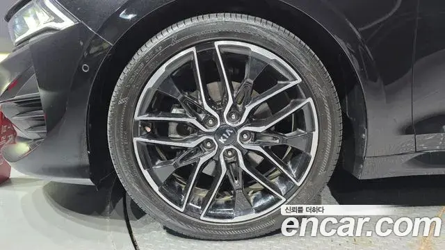 Kia K5 2021 — ფოტო 10/20
