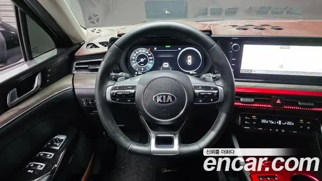 Kia K5 2021 — ფოტო 18/20