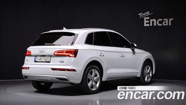 Audi Q5 2020 — ფოტო 4/20