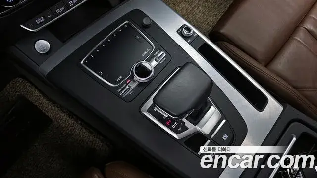 Audi Q5 2020 — ფოტო 18/20