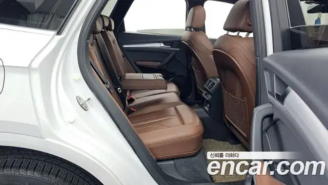 Audi Q5 2020 — ფოტო 19/20