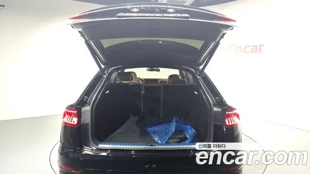 Audi Q8 2020 — Photo 15/20
