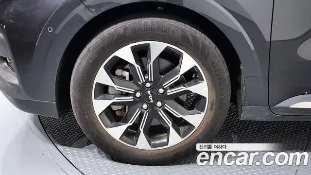 Kia Carnival 2023 — Photo 1/20