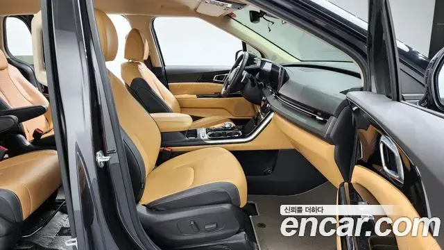 Kia Carnival 2023 — Photo 13/20