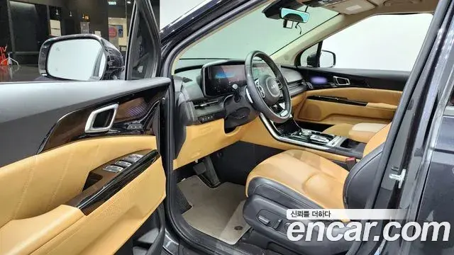 Kia Carnival 2023 — Photo 19/20