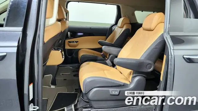 Kia Carnival 2023 — Photo 17/20