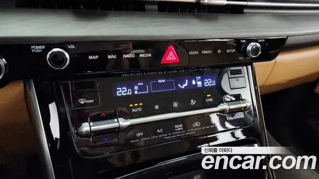Kia Carnival 2023 — Photo 8/20