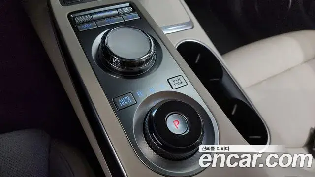 Genesis GV70 2021 — ფოტო 17/20
