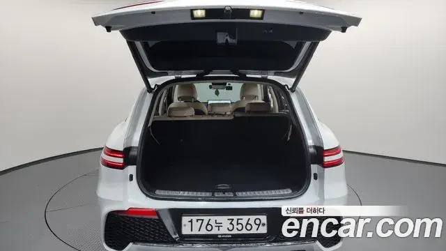 Genesis GV70 2021 — ფოტო 14/20