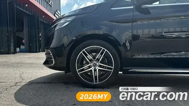 Mercedes-Benz V-Class 2025 — ფოტო 8/20