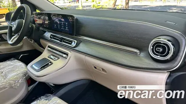 Mercedes-Benz V-Class 2025 — ფოტო 20/20