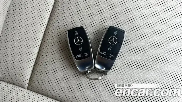 Mercedes-Benz V-Class 2025 — ფოტო 14/20