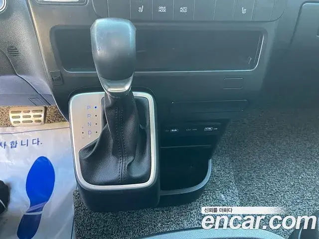 Hyundai Staria 2022 — Photo 15/19