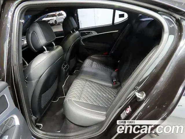 Genesis G70 2019 — Photo 13/20