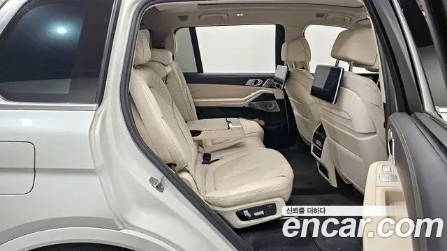 BMW X7 2021 — Photo 8/20