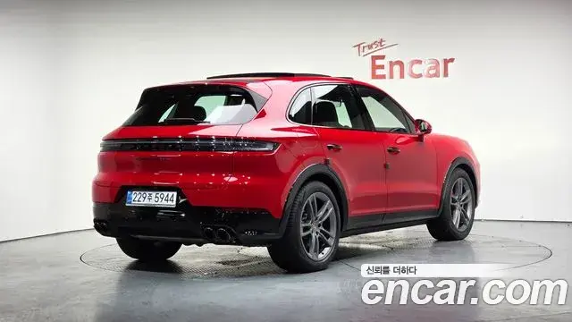 Porsche Cayenne 2025 — ფოტო 16/20