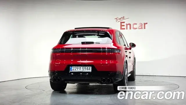 Porsche Cayenne 2025 — ფოტო 9/20