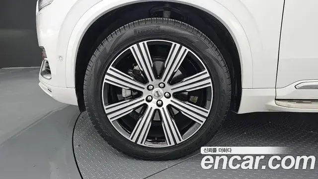 Volvo XC90 2021 — ფოტო 14/20