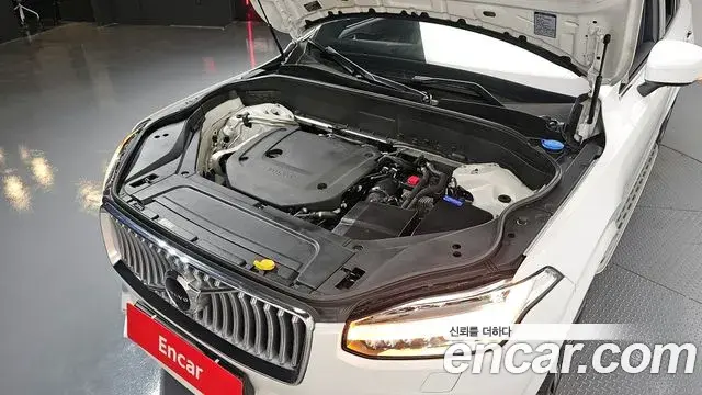 Volvo XC90 2021 — ფოტო 18/20