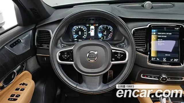 Volvo XC90 2021 — ფოტო 13/20