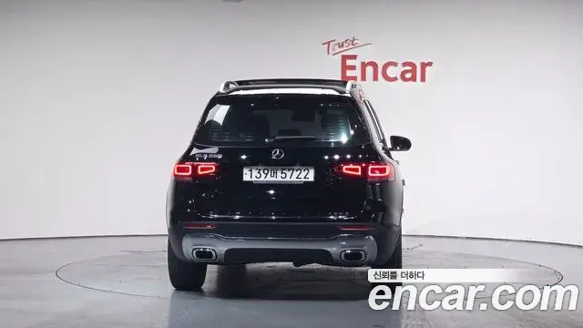 Mercedes-Benz GLB-Class 2021 — ფოტო 15/20