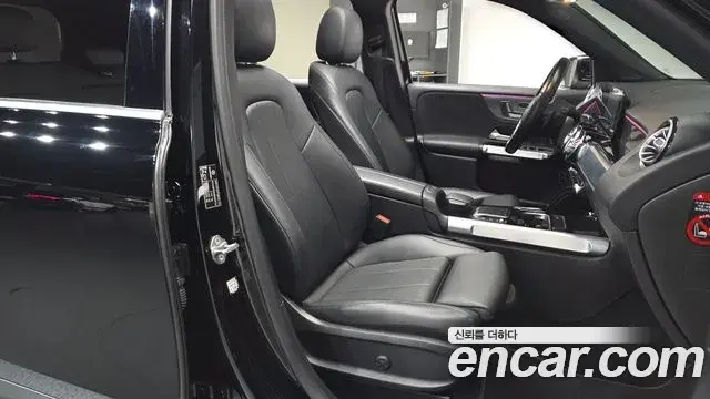 Mercedes-Benz GLB-Class 2021 — ფოტო 7/20