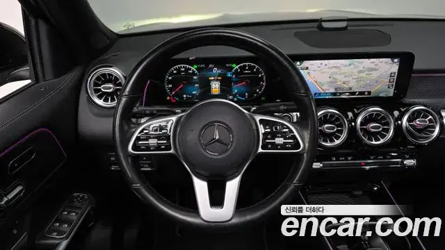 Mercedes-Benz GLB-Class 2021 — ფოტო 16/20