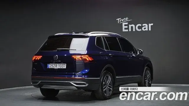 Volkswagen Tiguan Allspace 2023 — ფოტო 8/20