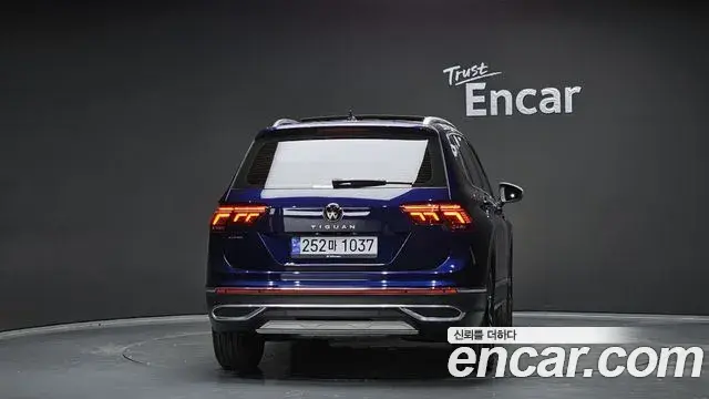 Volkswagen Tiguan Allspace 2023 — ფოტო 19/20