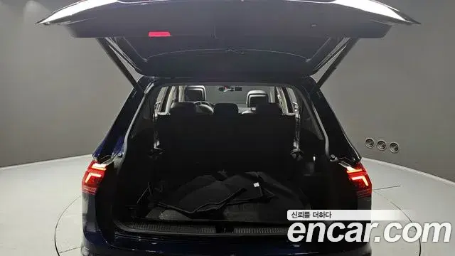 Volkswagen Tiguan Allspace 2023 — ფოტო 17/20