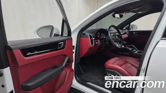 Porsche Cayenne 2021 — Photo 3/21